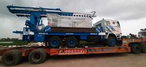Foreuse de puits d'eau montée sur camion super forte de 450 mètres dth cum perceuse rotative à vendre