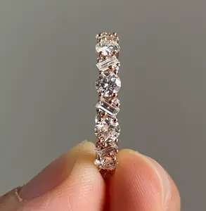 Aliança de casamento de diamantes eternidade completa 2.00 Ctw redonda e baguette anel de noivado de diamantes cultivados em laboratório empilhável anel de freio