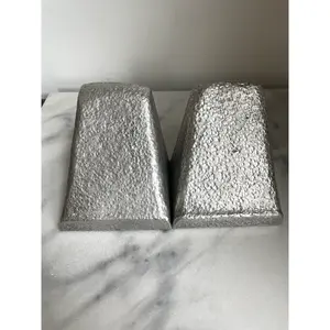 Sujetalibros de cuña de aluminio martillado sólido Presencia escultórica pesada Tapón de libro decorativo Par Decoración para el hogar - Product Image 4
