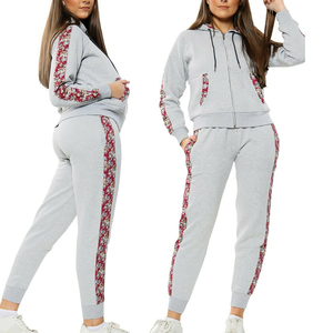 Conjunto Deportivo Personalizado con Logotipo, Sudadera con Capucha y Pantalones Deportivos, Conjunto de 2 Piezas para Mujer - Product Image 6