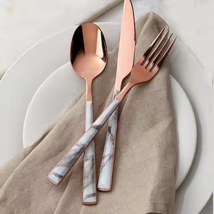 Juego de Cubiertos de cucharas y tenedores de cuchillo Chapado en plata de acero inoxidable con mango de diseño redondo de mármol blanco - Product Image 5