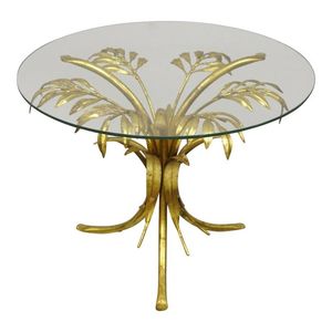Table en aluminium floral au design haut de gamme avec surface en verre trempé, parfaite pour les salons luxueux ou les espaces de vie formels - Product Image 5
