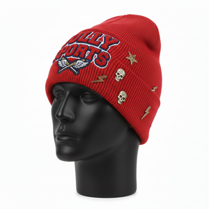 Gorro de punto jacquard de alta calidad para hombre, 280 GSM, suave y elástico, de acrílico, color rojo, con parches de logotipo bordados personalizados, cómodo. - Product Image 3