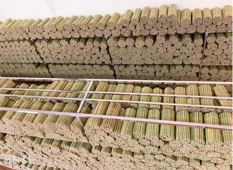 สีดำสีกากี