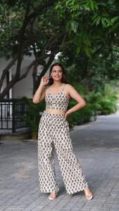 Top Corto de Rayón Ligero con Estampado Floral, Tendencia de Verano, Camiseta sin Mangas con Estampado Floral, Ropa de Verano Moderna - Product Image 2