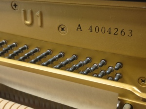 Piano Vertical Yamaha U1A de Alta Gama, 88 Teclas, Acabado Negro, Diseño Clásico, Teclas Contrapesadas, Tablero de Sonido de Madera Sólida, Montaje en Suelo 4004263 - Product Image 6