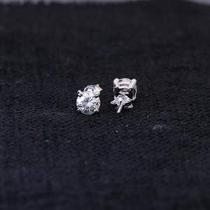 Boucles d'oreilles en diamant coupe ronde pour femme - Product Image 1