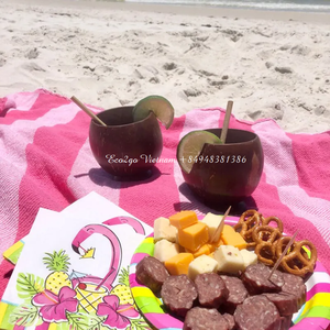 Fournisseur Tasse en coquille de noix de coco durable avec support de haute qualité au Vietnam/Tasse en coquille de noix de coco pour boisson avec pailles - Product Image 6