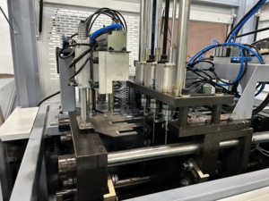 Sistema de Soplado Automático de Alta Eficiencia para la Fabricación de Botellas de PET - Product Image 4