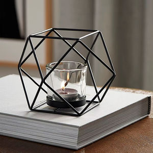 Portavelas de Hierro Resistente para Uso Doméstico Duradero que Proporciona una Base Estable y un Soporte Seguro para Velas - Product Image 1