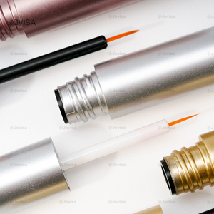   Set de Pestañas con Adhesivo de Baja Emisión de Humos y Retención de 6 a 8 Semanas - Product Image 3