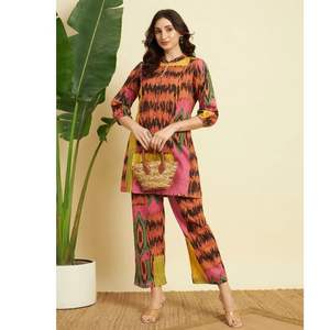 ชุดคุर्ติผ้าฝ้ายพรีเมียมลายดอกไม้สำหรับฤดูร้อนแบบผ่าข้างสั้น พร้อมกางเกงปาลาซโซสำหรับผู้หญิง |   ผ้าที่ระบายอากาศได้ดี |   ชุดลำลองและชุดพื้นเมือง - Product Image 1