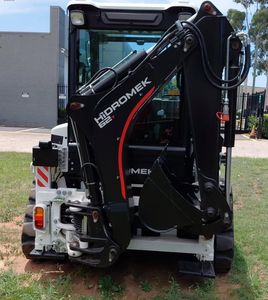 รถตักล้อยางไฮโดรมีค รุ่นมินิ ดีเซล HMK 310NLC-4 เครื่องยนต์คูโบต้า ขับเคลื่อน 4 ล้อ พร้อมหัวขุดด้านหน้า/ด้านหลัง - Product Image 5