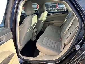 Comme neuf, super propre, Ford Fusion SE berline d'occasion 2019 - Product Image 3