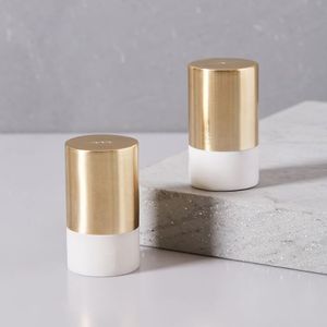Ensemble de porte-sel et poivre en laiton fini or antique pour une cuisine de luxe et une organisation de table - Product Image 1