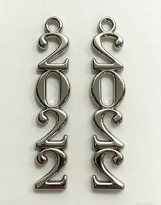 Breloques métalliques personnalisées avec numéro d'année, pendentifs en alliage plaqué argent poli pour bijoux de remise de diplôme, porte-clés et projets de bricolage - Product Image 4