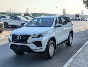 Nuevo/Usado 2023 Toyota Fortuner Gasolina TRANSMISIÓN AUTOMÁTICA SUV - Product Image 6