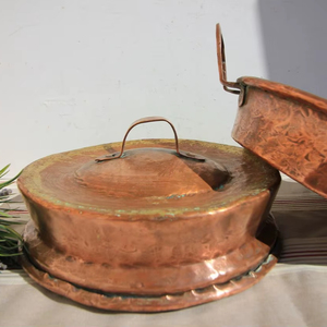 Cazuela de cobre vintage atemporal de calidad premium, perfecta para comidas deliciosas, cocinar y servir con estilo - Product Image 1