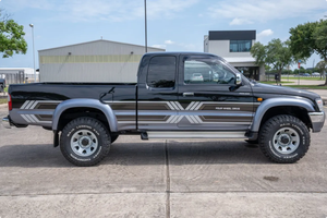 CONDUCCIÓN - VEHÍCULO USADO CON VOLANTE A LA IZQUIERDA |   CONDUCCIÓN DERECHA |   54,000 KILÓMETROS, Toyota Hilux XTRACAB 4X4 Diésel de 2000 - Product Image 2