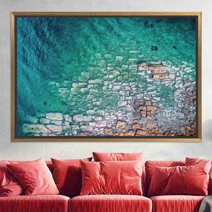 Impression sur toile élégante avec vue sur l'océan et paysage marin - Décoration moderne, toile encadrée dorée - Product Image 1