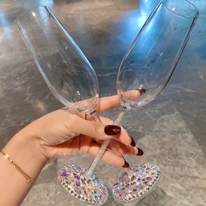 La transparence des verres à vin en verre avec de magnifiques strass aide les amateurs de vin à évaluer instantanément la clarté et la qualité. - Product Image 1