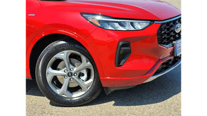 Ford Escape ST-Line FWD 2024 d'occasion en excellent état - Product Image 5