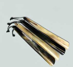 Chausse-pieds en corne de buffle fait main, écologique, avec long manche, gravé personnalisé, cadeau de Noël pour homme - Product Image 1