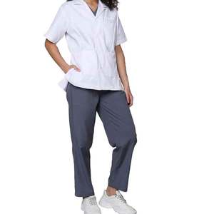 Nom d'hôpital imprimé sur mesure OEM manteaux médicaux unisexe pour infirmière et médecin combinaisons de gommage avec conception de logo uniformes personnalisés - Product Image 1