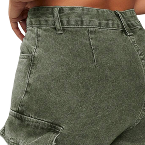 Shorts cargo en jean délavé pour femme, coupe décontractée mi-longue, poches utilitaires, streetwear d'été, respirant, séchage rapide, en coton et denim - Product Image 4