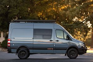 Mercedes-Benz Sprinter 2500 Vans Sunstone 2018 Usada en Buen Estado, 1 Dueño, Conversión a Camper, Turbodiésel V6, Propiedad de California - Product Image 3
