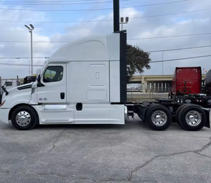 Camion semi-remorque Cascadia Sleeper d'occasion de qualité, propre, 2025 - Detroit 505HP, prêt à être exporté dans le monde entier - Product Image 3