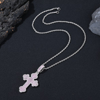 Collier pendentif croix nuage scintillant pour homme, accessoire urbain hip-hop pour looks superposés, idéal pour les boutiques de cadeaux et les détaillants en ligne
