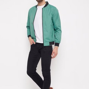 Chaqueta universitaria ajustada de lujo personalizada para hombre en vaquero Negro estilo Letterman informal de invierno con mangas de cuero teñido cierre de cremallera - Product Image 6