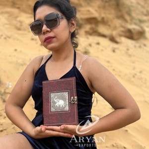 Nuevos diarios de bloqueo de cierre de cuero con herramientas manuales reales con diario de viaje de bloqueo de cuero Vintage tradicional bohemio medio plateado antiguo - Product Image 1