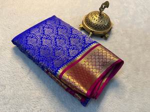 Hermoso Sari brocado de seda con zari tejido por todo el sari - Product Image 5