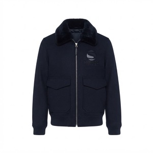 Chaqueta Bomber de Lana Azul Marino con Cuello de Piel Sintética, Logotipo Deportivo Bordado, Chaqueta Varsity con Cierre, Chaqueta Letterman Vintage Personalizada OEM - Product Image 2