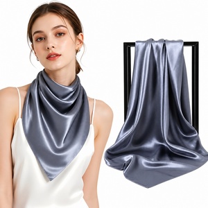 Lenço de Seda Satinado com Padrão Creme para Mulheres, Ideal para Casamentos e Acessórios Formais - Product Image 4