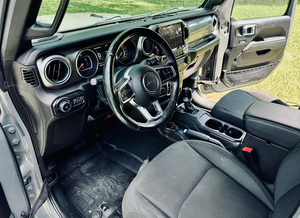JEEP WRANGLER UNLIMITED SAHARA 4X4 2019 USADO, Volante a la Izquierda/Derecha - Product Image 4