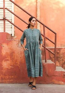 Robe bohème Isabel en pur coton imprimé à la main, décontractée, occasionnelle, vacances, été, vert et blanc - Product Image 4