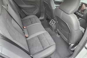 VOL-VO XC40 2023 Extrêmement Propre, Conduite à Gauche/Droite, Prêt à être Expédié - Product Image 4