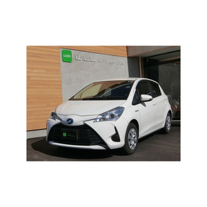 VUS Vitz d'occasion avec sièges en cuir AWD Intérieur foncé Pneus ACC R17 Transmission manuelle disponible à la vente - Product Image 2