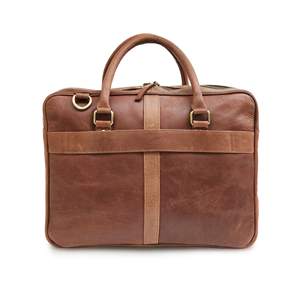 Sac fourre-tout pour ordinateur portable en cuir brun Hunter Matériaux élégants et durables pour la fabrication de bagages et de sacs - Product Image 3
