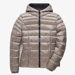 Chaqueta acolchada de invierno para mujer a la moda para uso informal Ajuste ligero y cómodo con material suave y acogedor - Product Image 1