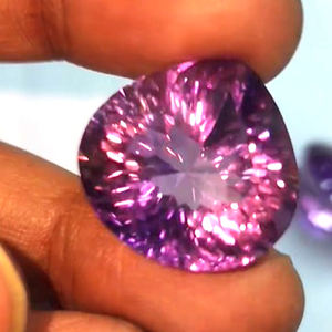 Lote de 3 Piezas de Amatista Natural de 22-31 mm, Corte Láser en Forma de Corazón, Pera y Ovalado, 134 Quilates, Iroc Sales, Piedras Preciosas Sueltas de Alta Calidad para Joyería - Product Image 3