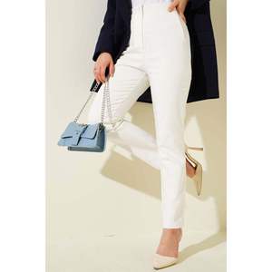 Pantalon skinny à fléchettes écru pour femme, tissu en mousseline de soie respirant avec techniques froissées pour les styles cargo et évasés de bureau - Product Image 3