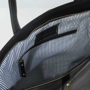 กระเป๋าถือทรงโท้ทถักสุดหรูสำหรับผู้หญิงกระเป๋าหนังสีน้ำตาลและสีเบจออกแบบโลโก้ได้ตามต้องการ - Product Image 4