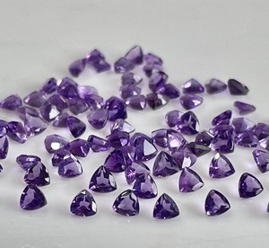 Améthyste naturelle Trillion Cut 7mm Faceted - Loose Amethyst Trillion Top Quality - Product Image 2