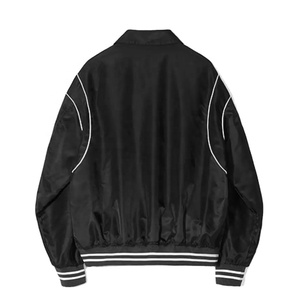 Vestes universitaires en satin personnalisées de qualité supérieure pour équipes de football américain – Collection Hiver Couleur Unie Tendance - Product Image 2