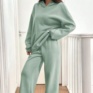 Ensemble de survêtement minimaliste pour femmes, vêtements de sport décontractés, tenue de rue pour l'entraînement, le fitness et le confort quotidien - Product Image 1