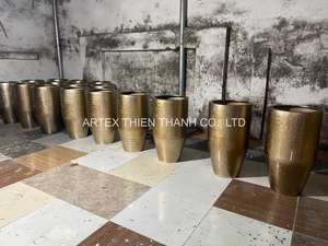 Vase de sol artisanal vietnamien en laque foncée de haute qualité pour la décoration intérieure - Product Image 3